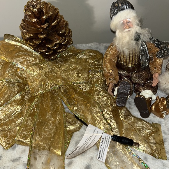 Christmas Bundle Gold Wisemen, Treetop Light Bow & Gold Large Pine Cone Decor - Picture 2 of 5